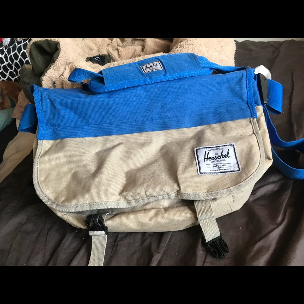 Hershel messenger bag